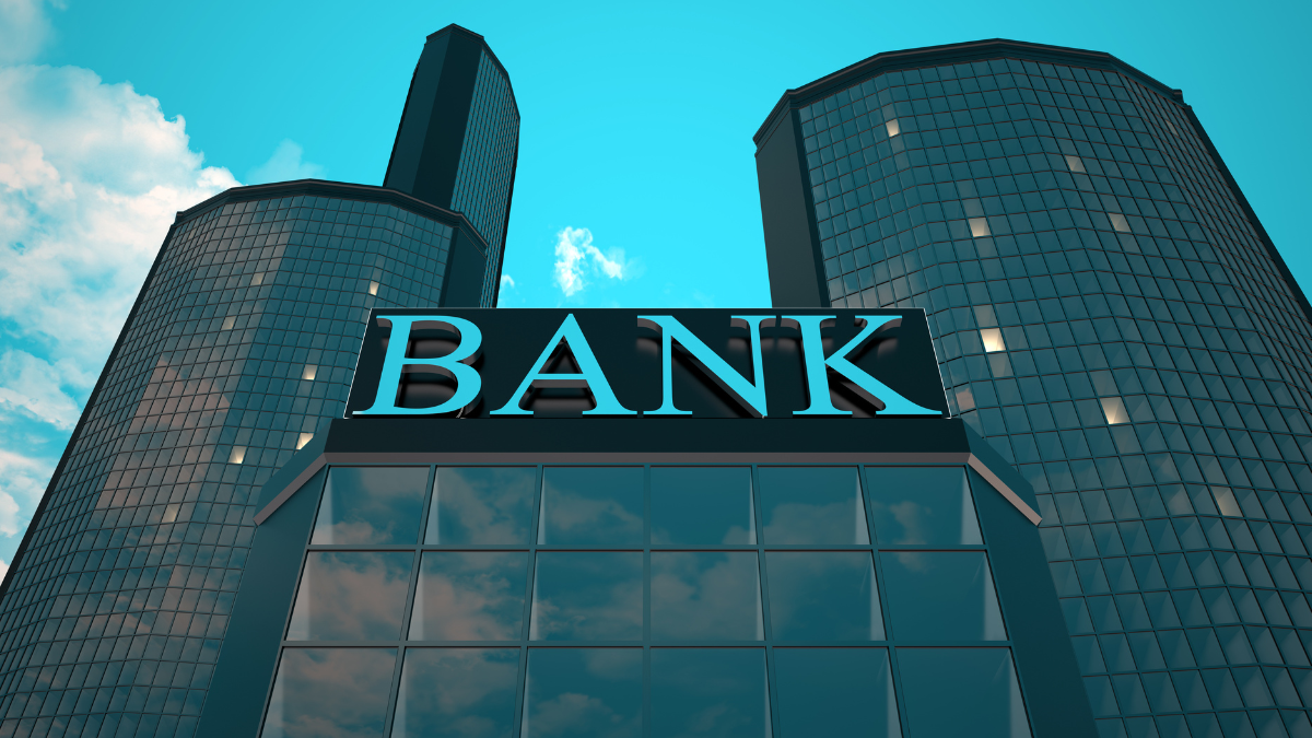 A picture of a large bank in a city.