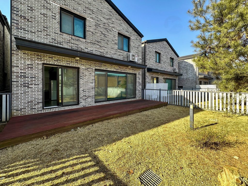 korean rental home backyard