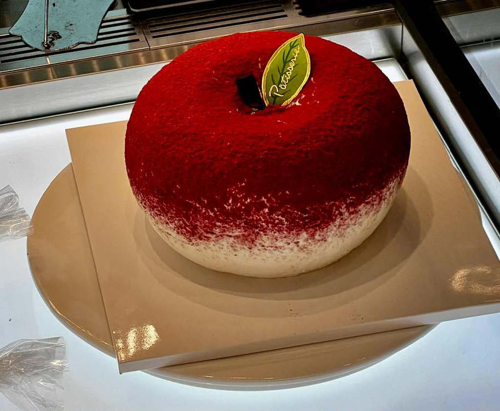 Apple-shaped dessert served at PINEGROVE Bakery Cafe in Yesan