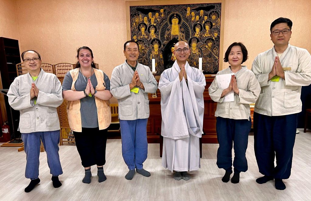 International Dharma Instructors Association members and Sudeoksa Templestay participants