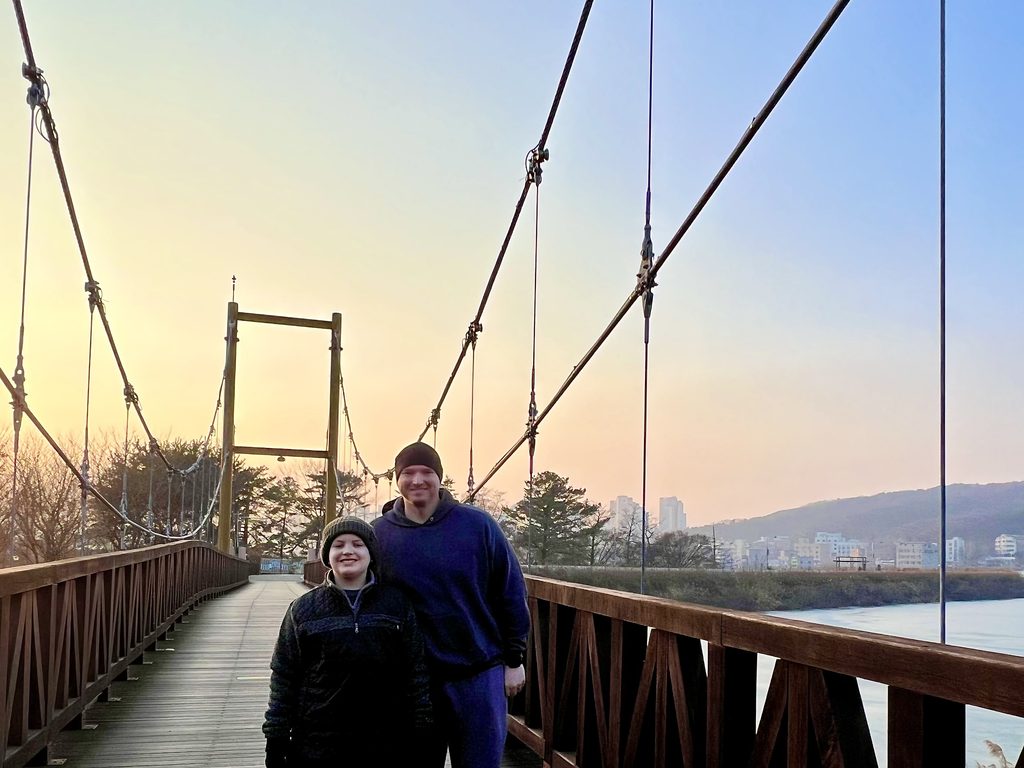 The Allen family crossing the cable suspension bridge at Cheonhoji Reservoir, Cheonan.